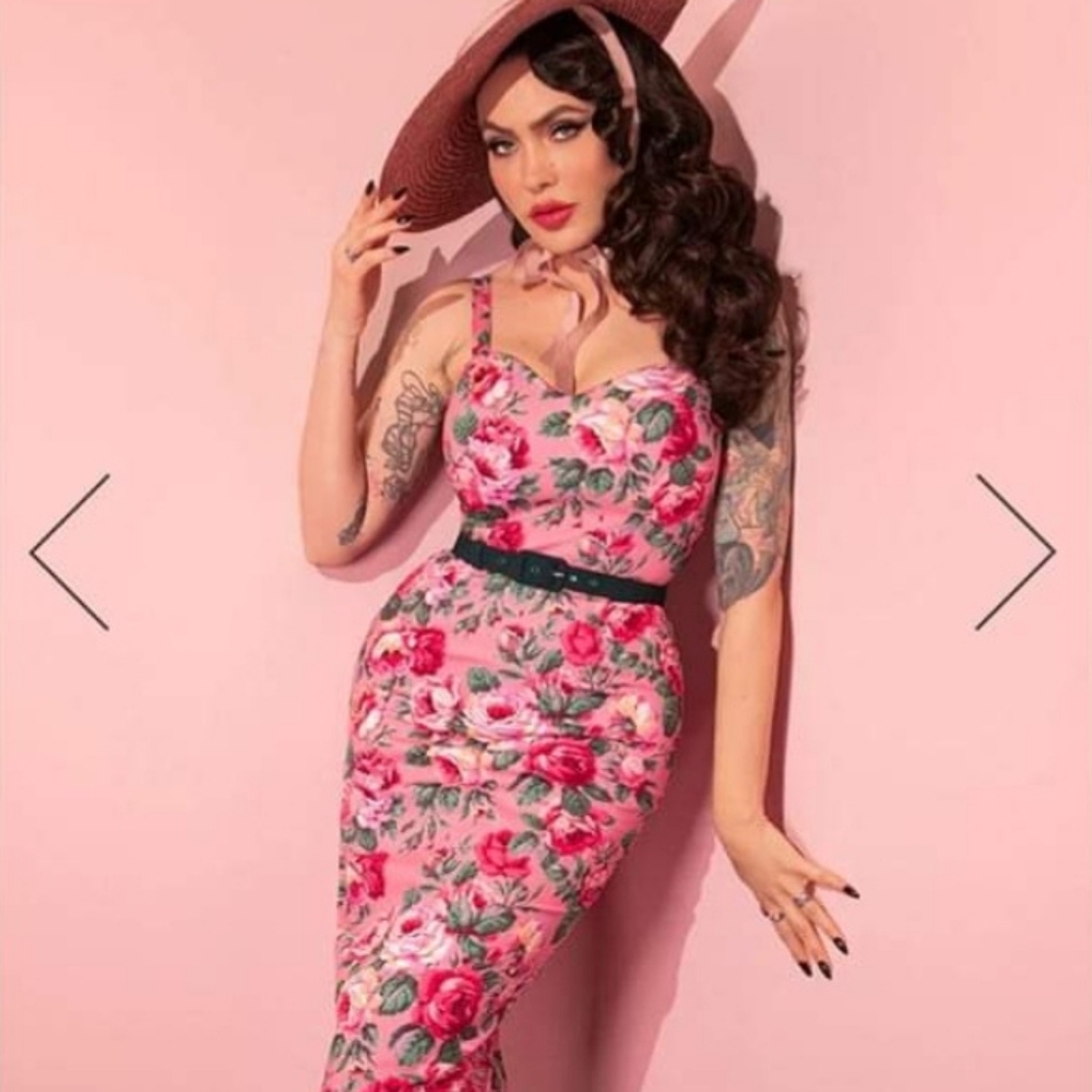 Vintage Pink Roses Sweetheart Wiggle Dress